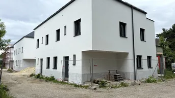 Expose In Kürze verfügbar - 5 Zimmer Doppelhaushälfte in Tribuswinkel bei Baden/Wien - Erstklassige Raumaufteilung inkl. 3 Außenflächen