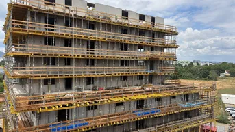 Expose Provisionsfreie 3-Zimmer Dachgeschosswohnung unweit des Donauzentrums!