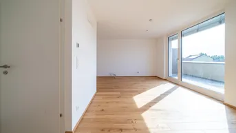Expose *Sommer 2025* Luxuriöse 2-Zimmer Dachgeschosswohnung mit Seeblick!