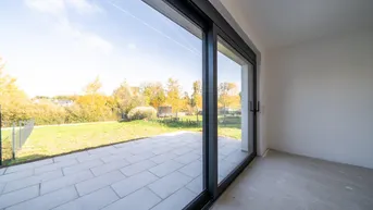 Expose Parkett auswählen und einziehen! Nahezu bezugsfertige Doppelhaushälfte mit 437m2 Grundfläche und Seeblick!