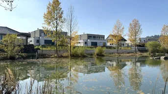 Expose Moderne Doppelhäuser mit Blick auf das Wasser