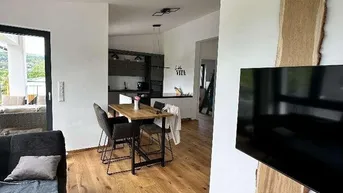 Expose Dachgeschosswohnung mit hohen Räumen 