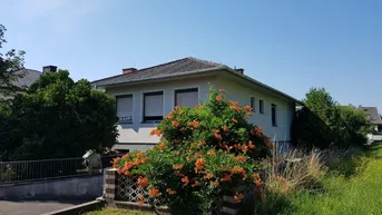 Expose Zentrales Einfamilienhaus 225 m² (=115 m² Erdgeschoss + 110 m² Untergeschoss), 1.015 m² Grundstücksfläche, Kellergeschoss mit direktem Tageslicht
