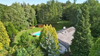 Expose Waldrefugium in absoluter Alleinlage – uneinsichtiges Anwesen mit Teich, Zen-Pool &amp; ca. 200 m² Wohnfläche
