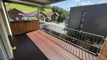 Expose Schöne 152 m² Wohnung mit Balkon und Carport