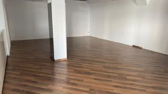Expose Geschäftsfläche mit ca. 115 m² und großen Schaufenstern in bester Innenstadtlage