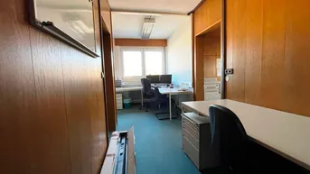 Expose Mäder - Bürofläche im 1. OG mit ca. 12 m²