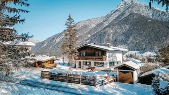 Expose Neuer Preis! Vielseitiges Wohnhaus mit 5 Schlafzimmern, Kamin &amp; Potenzial für zwei Wohneinheiten