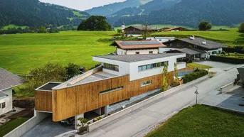 Expose Modernes Architektenhaus mit Panorama-Wellness &amp; Designkomfort
