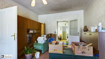 Expose Altes, bäuerliches Haus mit 4 Zimmern, uneinsehbaren Garten und viel Potential