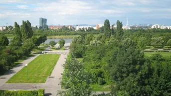 Expose Direkt am Wasser - möblierte sonnige Kleinwohnung mit einem wunderbaren Panoramablick über die Donauinsel, 22 Bezirk