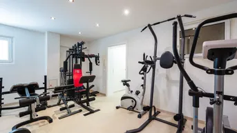Expose Großzügige, neuwertige Villa mit Salzwasserpool auf 1039 m² Grund in Wörthersee Nähe