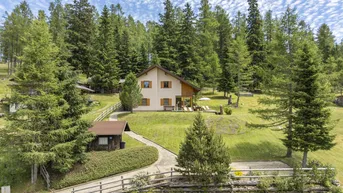 Expose Gemütliches Almhaus am Hochrindl - Weitläufiges Grundstück mit Blick über sonnige Berggipfel.