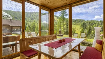 Expose Gemütliches Almhaus am Hochrindl - Weitläufiges Grundstück mit Blick über sonnige Berggipfel.