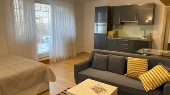 Expose Möbliertes Studio 39m2 mit Terrasse 24m2. U-bahn und Strassenbahnen vor der Tür. Von Privat, provisionsfrei