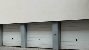 Expose Provisionsfrei 1 oder 2 Garagenstellplätze auch 6 Motorräder pro PKW Stellplatz 130 Euro 