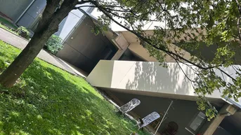Expose Urbaner Wohnstil! Aussergewöhnliche – 2- Zimmer Architektenwohnung mit kleinem Gartenanteil in ruhiger Seitengassenlage Nähe Südtirolerplatz! 