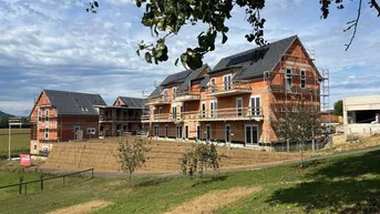 Expose PENTHOUSE FEELING im ausgebautem Dachgeschoß mit sichtbarem Holzdeckenbalken in der Wohnküche! EXTRA-Raumhöhe! Bequem mit Lift erreichbar