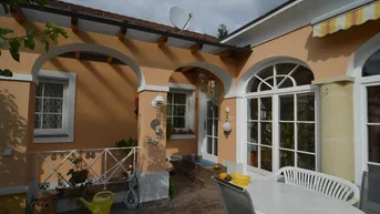 Expose Villa mit Mehrwert: Wohnen und Mieteinnahmen perfekt kombiniert