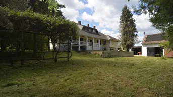 Expose Herrschaftliches Landhaus mit einer Grundstücksfläche von 5.588 m²