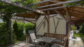 Expose Ihr Gartenparadies in ruhiger Sackgasse – Traumhaftes Haus mit zwei Wohneinheiten!