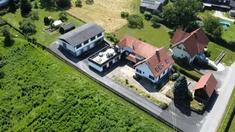 Expose Zweifamilienhaus bei Fürstenfeld – Thermennähe, Golfplätze, Pool &amp; Oldtimerhalle