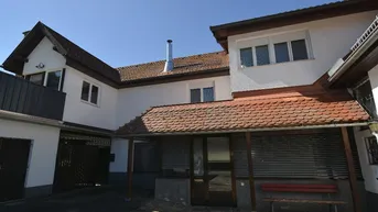 Expose Vielseitiges Mehrfamilienhaus im Thermen- &amp; Vulkanland – mit Halle, Pool und großem Grundstück