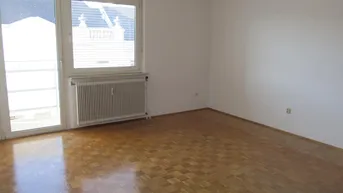 Expose TOPPREIS !!! SONNIGE 3-ZIMMER-ETW MIT LOGGIA UND BLICK AUF DEN SCHLOSSBERG - ANGRENZEND AN DEN OEVERSEEPARK
