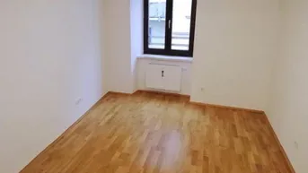Expose 3 ZIMMER-Altbau + extra Küche möbliert mit Fenster + neuwertiges Bad mit Dusche / WC / Fenster!