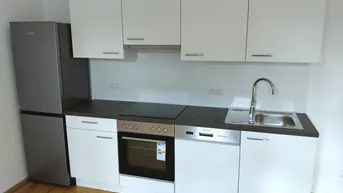 Expose Erstbezug: Sanierter 3 ZIMMER-Altbau + ruhiger Balkon 3m² + neue Einbauküche + neue Sanitäranlagen!