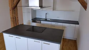 Expose Helle 2 ZIMMER-Wohnung, neuwertige Einbauküche, neuwertiges Bad mit Wanne / WC, Lift, neben ÖGK!