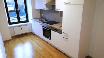 Expose 3 ZIMMER-Altbau + extra Küche möbliert mit Fenster + neuwertiges Bad mit Dusche / WC / Fenster!