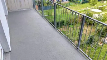 Expose Ruhiger 2 ZIMMER-NEUBAU + großer Balkon 11m² + Einbauküche + großes Bad mit Wanne / WC + Lift!