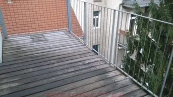 Expose Sonniger 3 ZIMMER-Altbau, ruhiger Balkon 11m², Einbauküche, Lift, letzter Stock, nähe Hauptbahnhof!