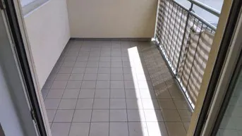 Expose Sonniger 2 ZIMMER-NEUBAU + Süd-Balkon 5,3m² + extra Küche möbliert + Lift + letzter Stock!