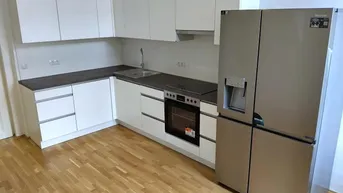Expose Erstbezug: Sanierter 5 ZIMMER-Altbau, ruhiger Balkon, extra Küche neu möbliert, neue Sanitäranlagen!