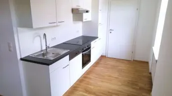 Expose Helle 3 ZIMMER-Wohnung, neuwertige Einbauküche, neuwertige Sanitäranlagen (Bad + WC), Klimaanlage!