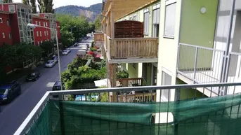 Expose 2 ZIMMER-Wohnung, sonniger West-Balkon, extra Wohnküche möbliert, Bad mit Wanne, extra WC, Lift, TG!