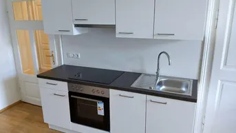 Expose Sanierter 3 ZIMMER-Altbau, ruhiger Süd-Balkon, extra Küche neu möbliert, Bad mit Dusche/Fenster, WC!