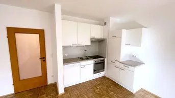 Expose Ruhiger 1 ZIMMER-NEUBAU + neuwertige Einbauküche + neuwertiges Bad mit Dusche und WC + nähe KF-Uni!