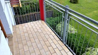 Expose Erstbezug: Sanierter 2 ZIMMER-NEUBAU + sonniger Süd-Balkon + extra Küche neu möbliert + Lift + TG!