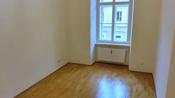 Expose Neuwertiger 2 ZIMMER-Altbau, extra Wohnküche möbliert mit Fenster, Bad mit Dusche und WC!