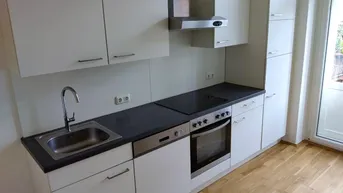 Expose Heller 2 ZIMMER-Altbau + ruhiger Balkon + extra Küche möbliert + Bad mit Dusche / WC und Fenster!