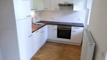 Expose Neuwertiger 3 ZIMMER-Altbau + ruhiger Balkon + Einbauküche + Bad mit Dusche / WC + nahe Hauptbahnhof