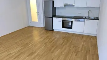 Expose Erstbezug: Sanierter 3 ZIMMER-Altbau, ruhige Terrasse 8,5m², verglaste Loggia 5m², neue Einbauküche!