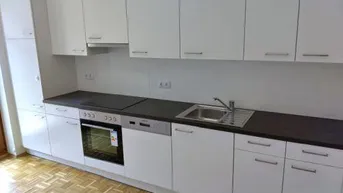Expose Erstbezug: 2 ZIMMER-Neubau, ruhiger Süd-Balkon, Küche neu möbliert, neue Sanitäranlagen, Lift, TG!