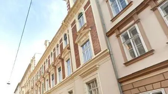 Expose Erstbezug: 5 ZIMMER-Altbau, ruhiger Süd-Balkon, extra Küche neu möbliert, neue Sanitäranlagen!