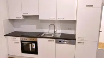 Expose Erstbezug: 2 ZIMMER-Wohnung, ruhige Terrasse 8,5m², verglaste Loggia 5,2m², nagelneue Einbauküche!