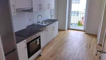 Expose Sanierter 4 ZIMMER-Altbau, ruhiger Balkon, extra Küche neu möbliert, neuwertige Sanitäranlagen!