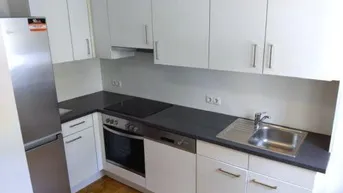 Expose Neuwertiger 2 ZIMMER-Altbau + extra Küche möbliert mit Fenster + Bad mit Dusche/Fenster + extra WC!